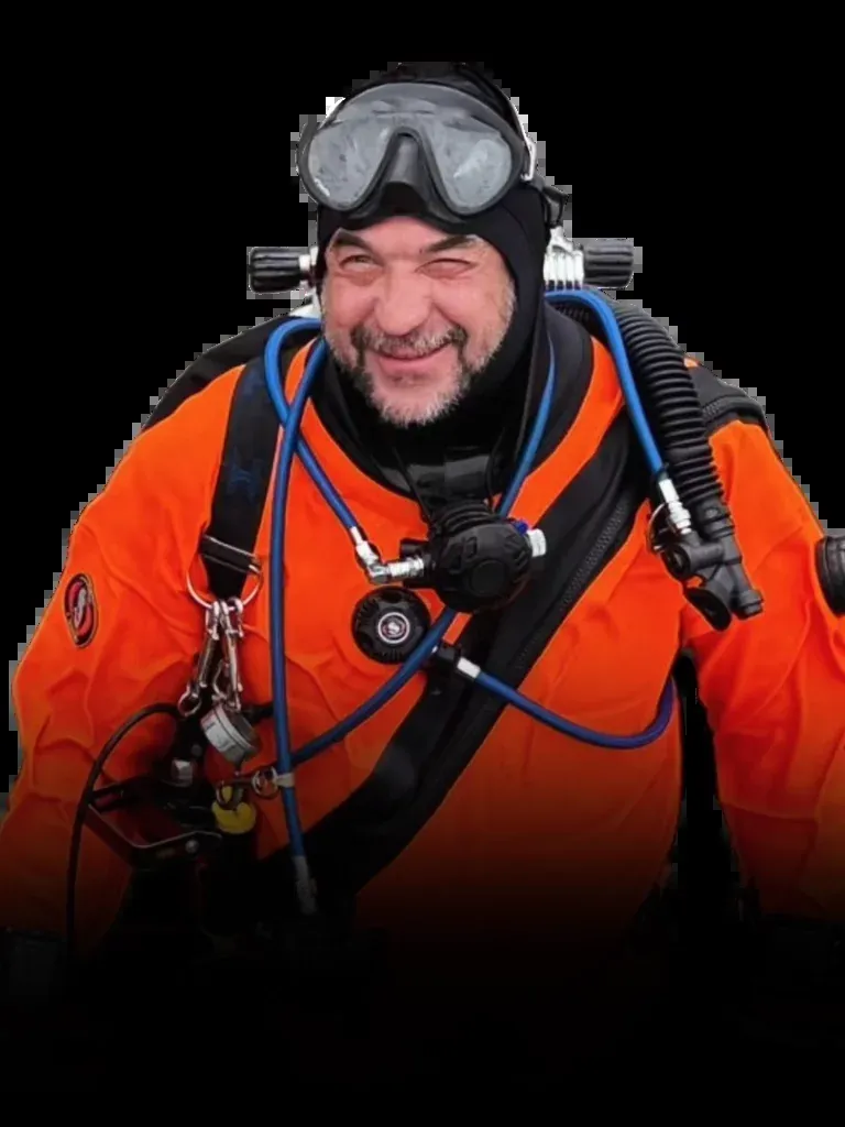 Guy Zimmer, instructor de Neotec, con traje seco